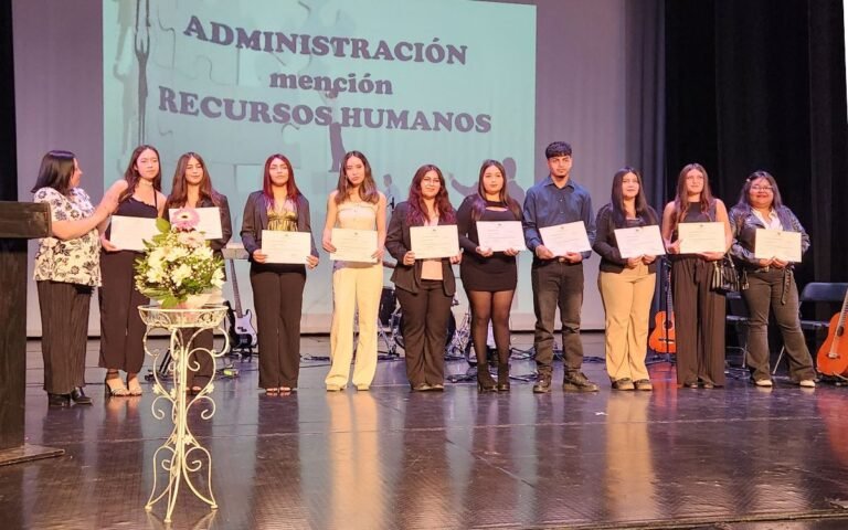 Liceo Comercial Quillota: 60 Nuevos Técnicos Titulados