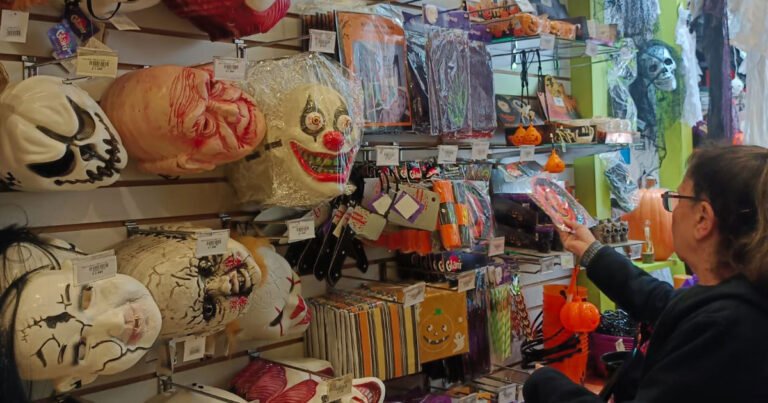 UVM Impulsa Halloween Sostenible: Un Llamado Contra el Plástico en Chile