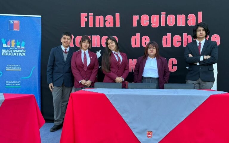 Liceo Comercial de Quillota Brilla en Final Regional de Debate Mineduc 2025