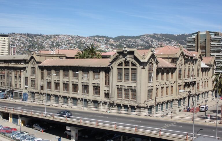 PUCV Valparaíso en Alerta por Amenazas de Tiroteo