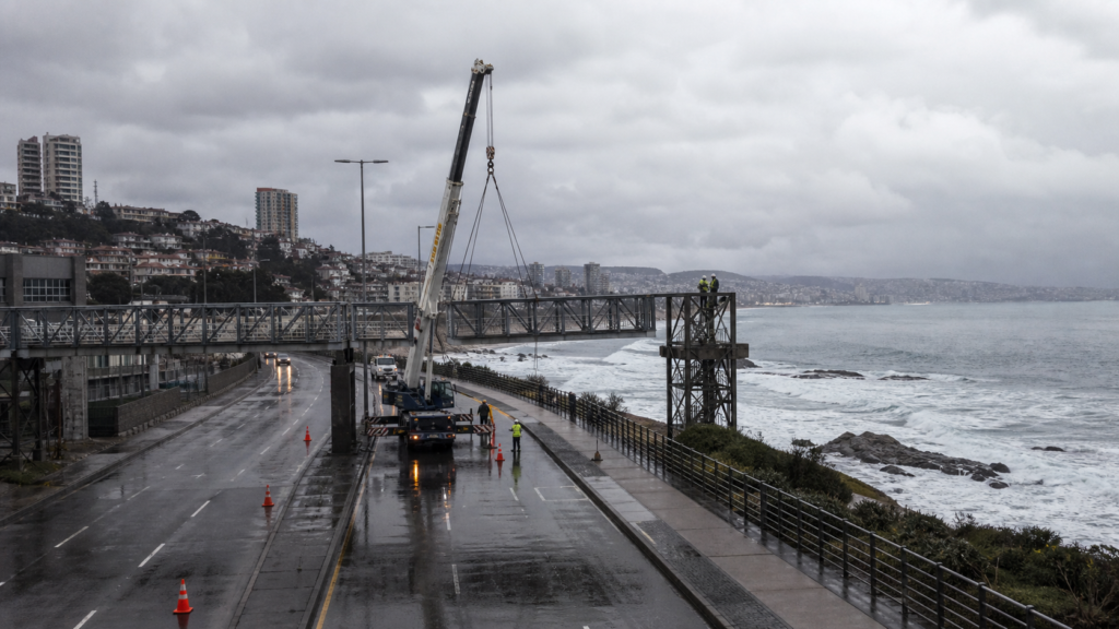 Retiran la pasarela Balmaceda en Valparaíso y habilitan bypass por Avenida España