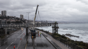 Retiran la pasarela Balmaceda en Valparaíso y habilitan bypass por Avenida España