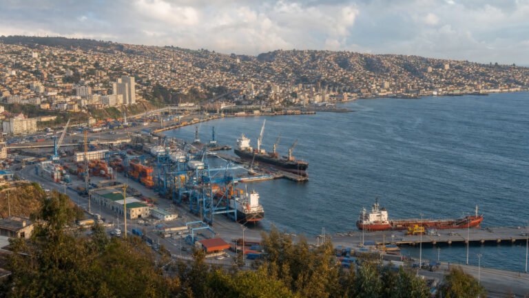 Valparaíso inicia diagnóstico para ajustar normas en su zona patrimonial