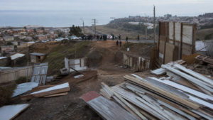Desalojo de Cerro Centinela se reanudará este lunes en San Antonio