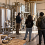Jóvenes de Casablanca conocieron dos cervecerías artesanales de la comuna