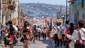 Estudiantes de Valparaíso debutan en Mil Tambores con danza andina