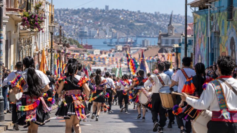 Estudiantes de Valparaíso debutan en Mil Tambores con danza andina