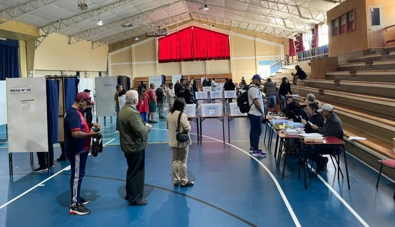 elecciones quillota 2025: parisi y jara lideran primeros cómputos oficiales