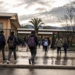 Estudiantes ingresan a una comunidad educativa de la Región de Valparaíso
