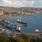 Vista del Barrio Puerto de Valparaíso durante una jornada comunitaria regional