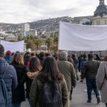 Trabajadoras y trabajadores de la educación avanzan en una marcha pacífica hacia Valparaíso