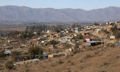 Asentamiento informal en una ladera del valle interior de la Región de Valparaíso