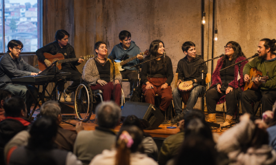 Ensamble musical inclusivo se presenta ante público en una sala cultural
