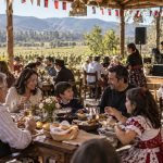 Cantante se presenta durante una jornada de buffet en Casablanca