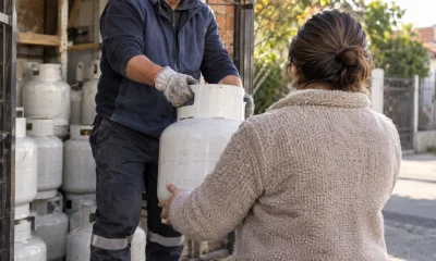 Entrega segura de un cilindro de gas doméstico en un distribuidor vecinal
