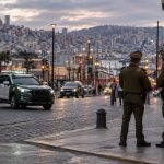 Patrullaje preventivo en una calle del centro de Valparaíso