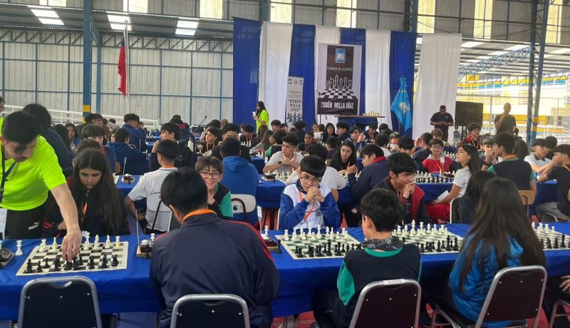 cabildo celebra el ajedrez: iv torneo interescolar reúne a 100 estudiantes