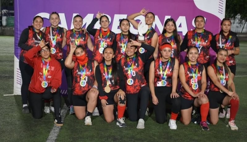 diablas rojas de la calera brillan en final de flag football rainbowl night