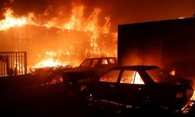 incendio devasta la histórica iglesia las carmelitas en viña del mar; bomberos despliegan 12 unidades y el tránsito queda bloqueado.