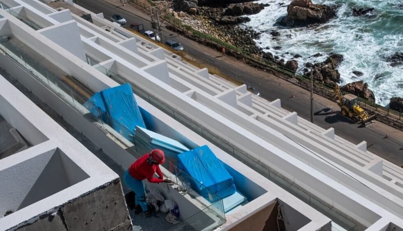 inmobiliaria san antonio denuncia “vergonzosa” respuesta del gobierno ante el desalojo de 4 mil familias en la megatoma del cerro centinela.