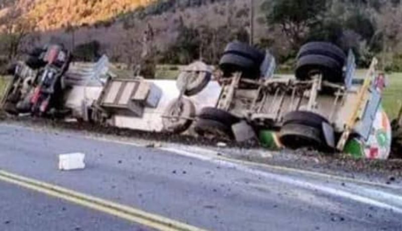 accidente valparaíso: camión atraviesa vía y deja un lesionado