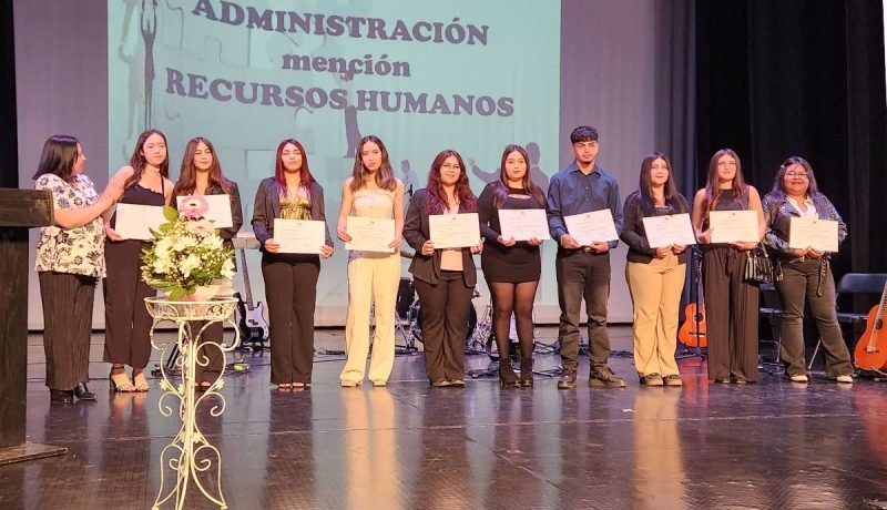 liceo comercial quillota: 60 nuevos técnicos titulados