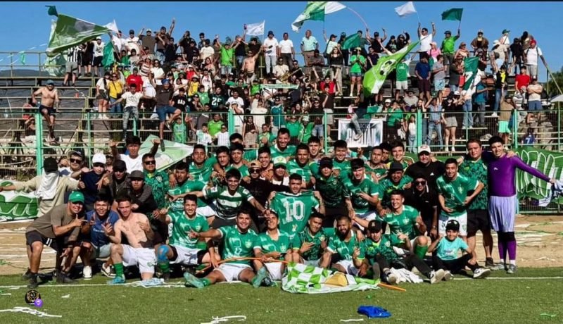 minas melón y bandera de chile en la gran final de supercopa de campeones regional