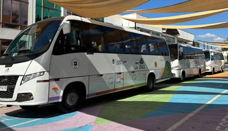 taxibuses escolares en la cruz benefician a 800 alumnos