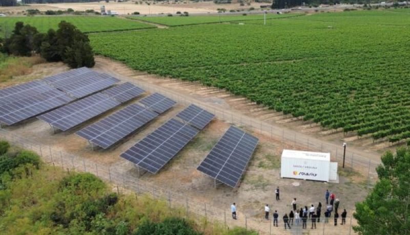 santa carolina se ilumina con energía solar en casablanca