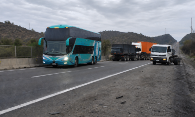 Bus interurbano y camiones detenidos en la Ruta 68 tras un accidente