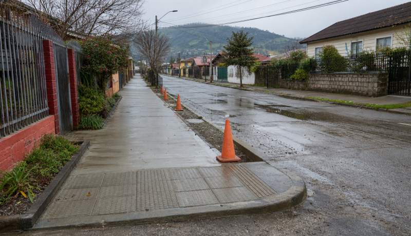 Aceras y soleras en una calle residencial de Casablanca