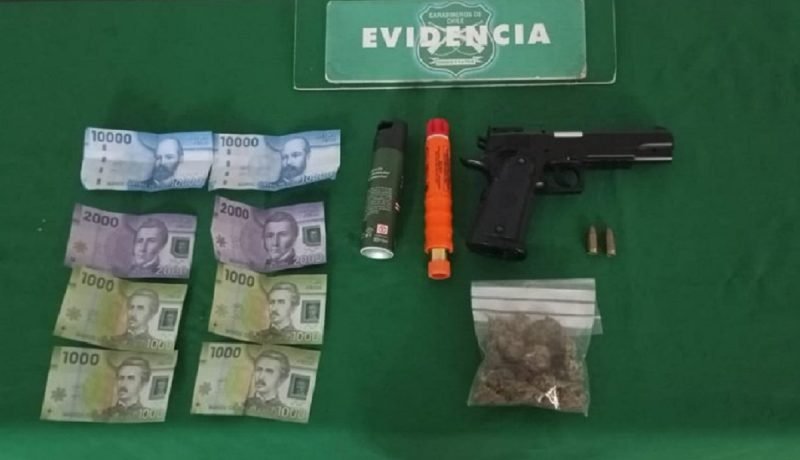 quintero: detenidos con pistola y drogas, incluyendo dos menores