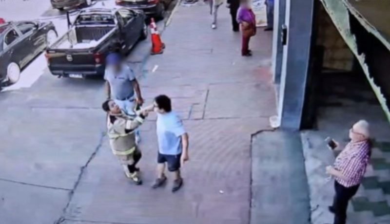 quillota: agresión a bombero por estacionamiento prohibido
