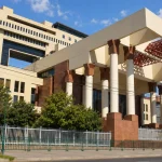 Edificio institucional del sistema de justicia en Santiago