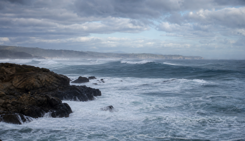Marejadas en el litoral de Quintay y Tunquén durante una jornada de invierno