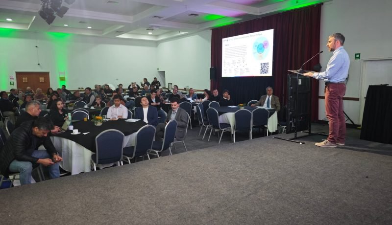 Participantes asisten a una jornada sobre adaptación climática y gestión del agua