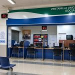 Módulos de atención y sala de espera de la Ventanilla Única Social.